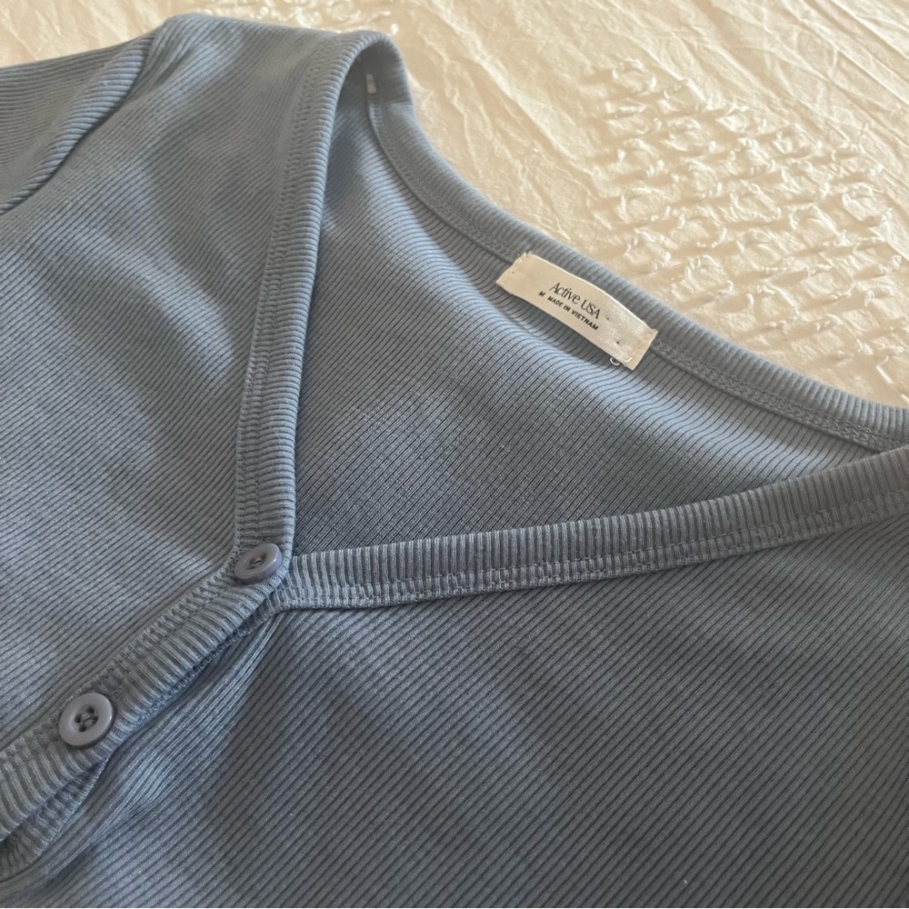 Active USA button down light blue short sleeve crop top. Women’s size Medium. - Picture 3 of 4